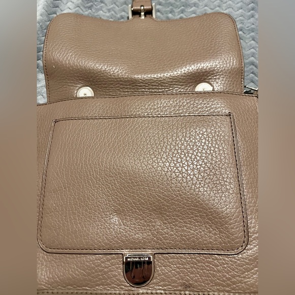 Michael Kors purse/crossbody in tan. - Picture 7 of 9